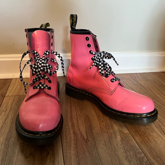 💖 Bubblegum pink Dr Marten patent leather boots 💖 - Picture 1 of 9